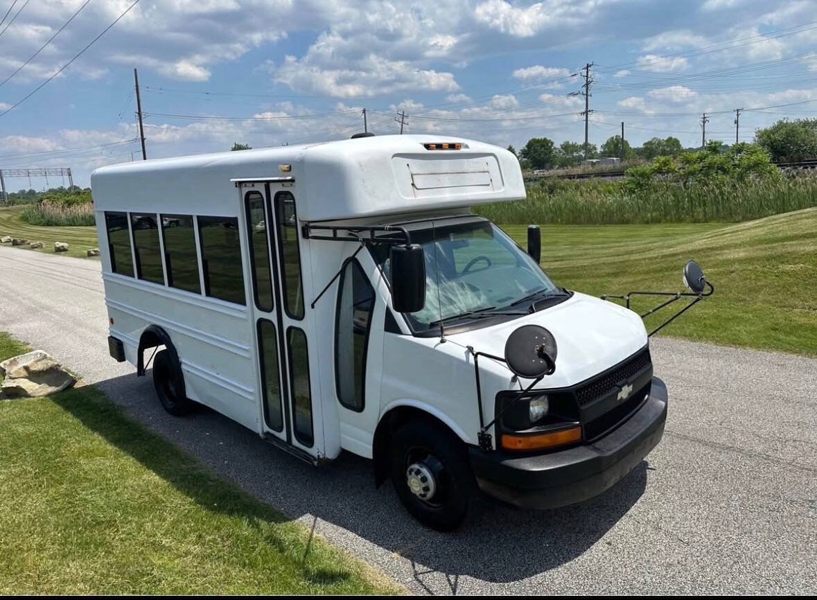 Used 2009 Chevrolet Express 3500 RWD image 5