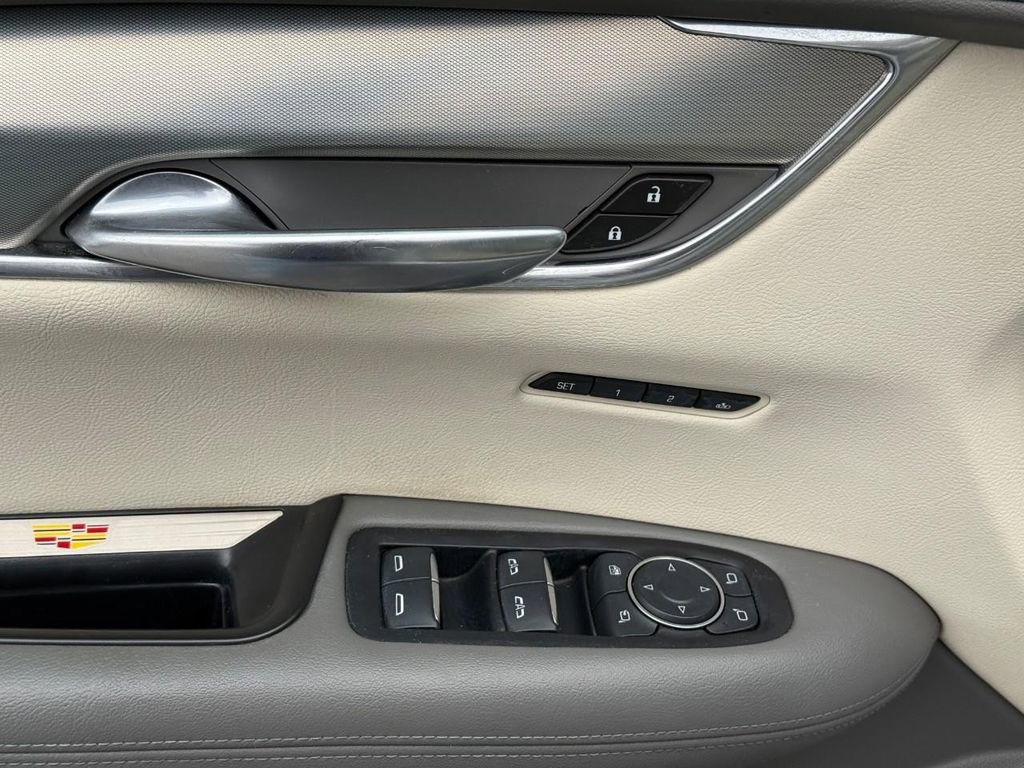 Used 2017 Cadillac XT5 Luxury w/ Driver Awareness Package FWD image 17