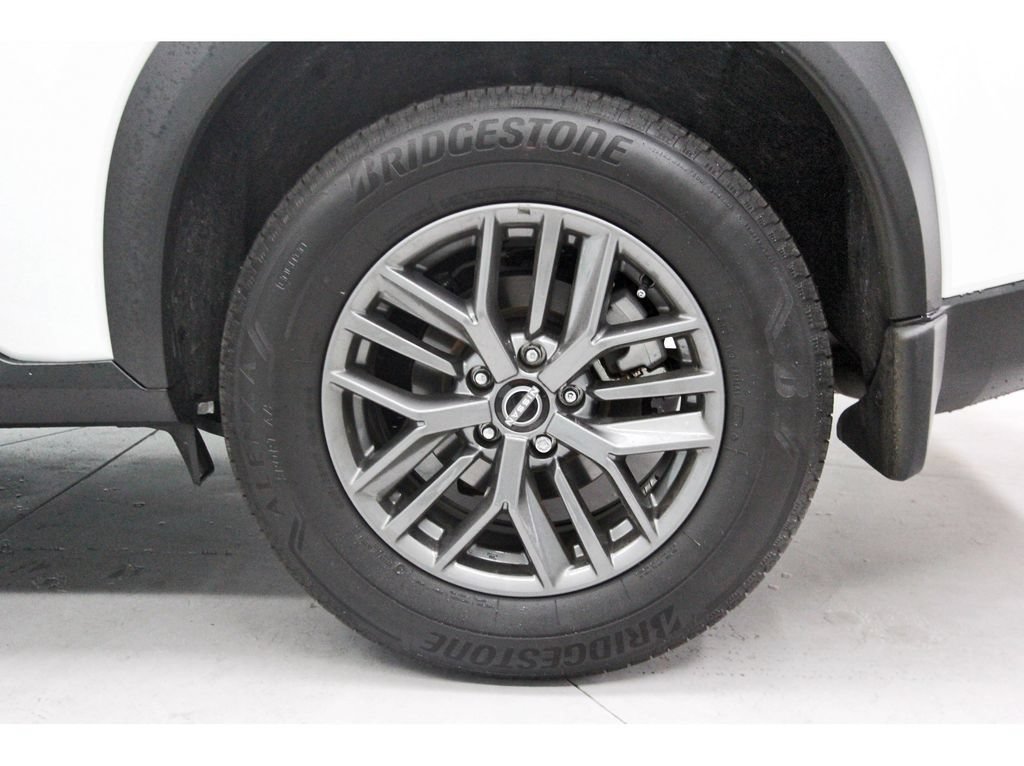 Used 2025 Nissan Rogue S FWD image 27