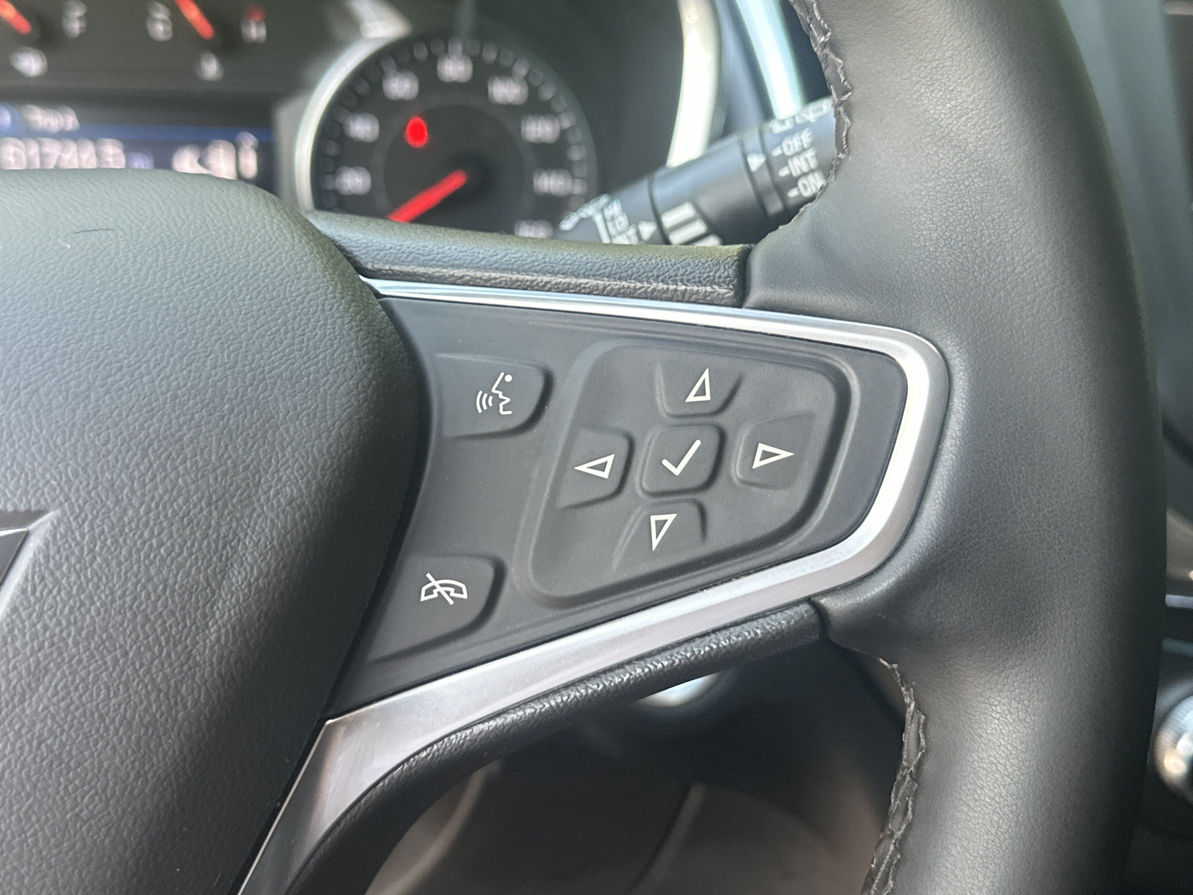 Used 2023 Chevrolet Equinox LT FWD image 25