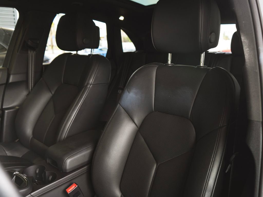 Used 2025 Porsche Macan image 5