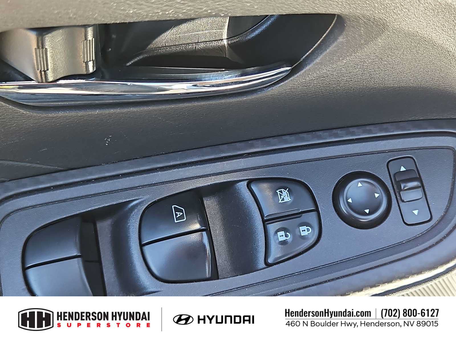 Used 2023 Nissan Versa SV FWD image 17