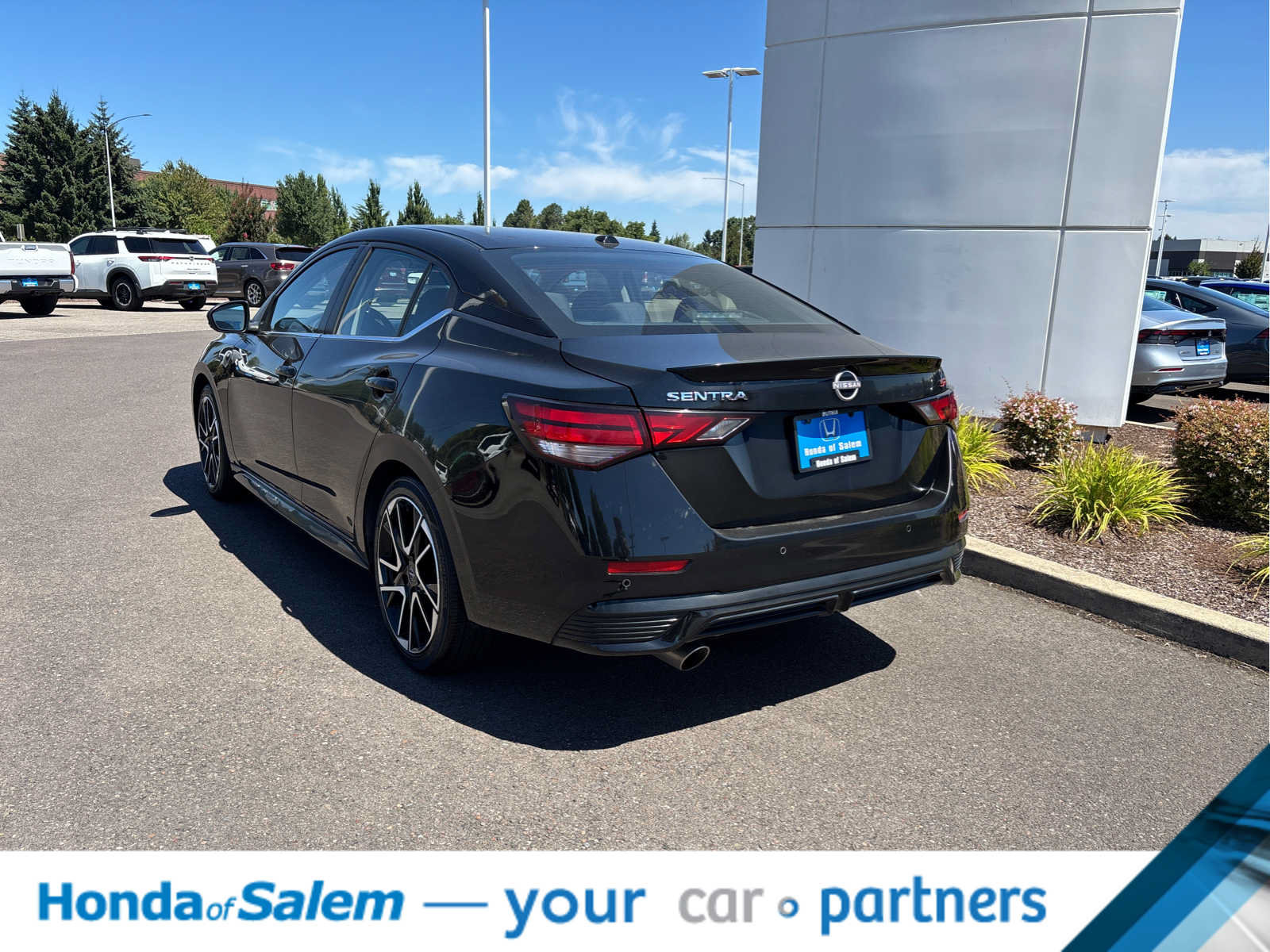 Used 2025 Nissan Sentra SR FWD image 4