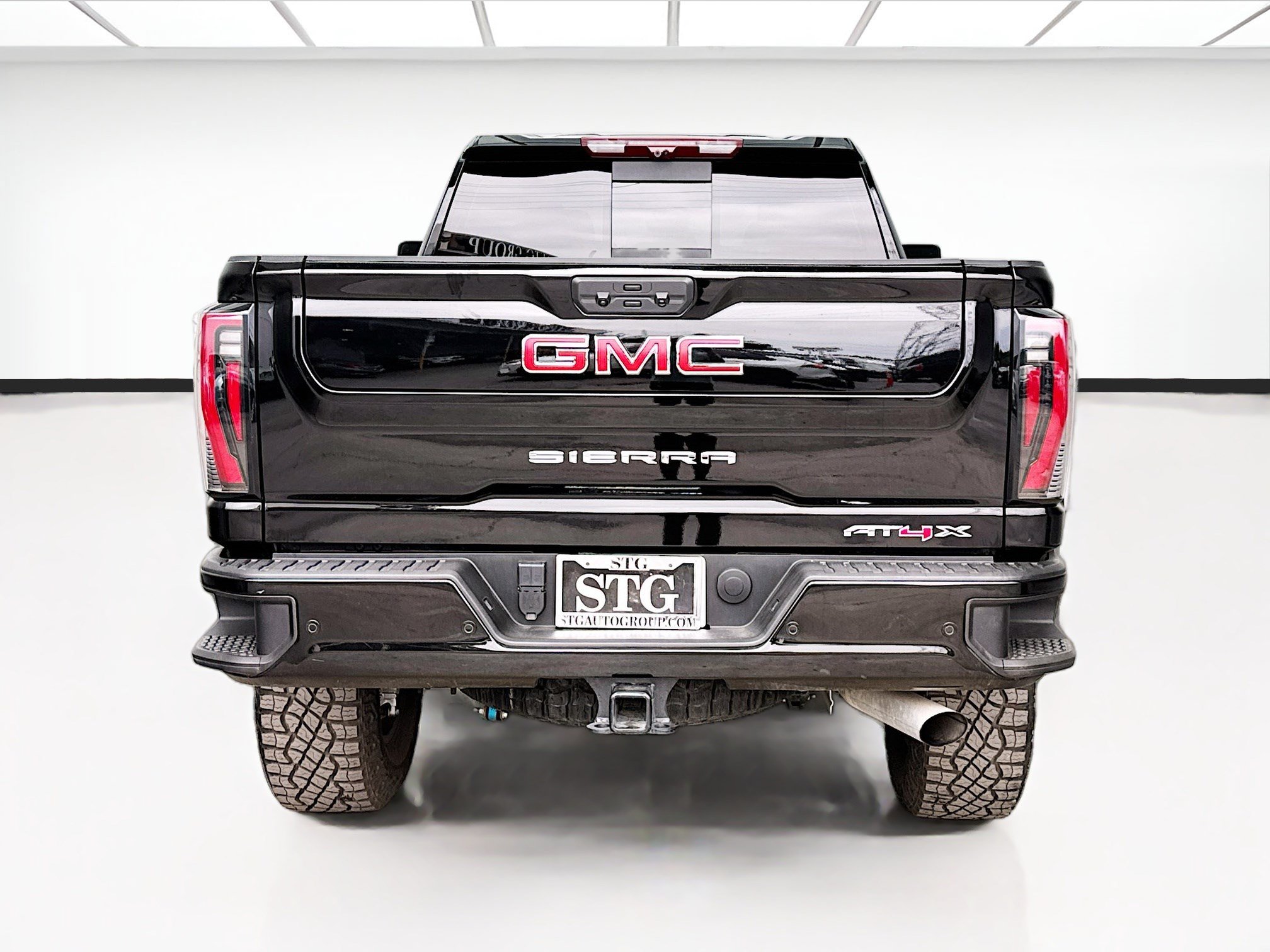 Used 2025 GMC Sierra 2500 AT4X AWD/4WD image 5