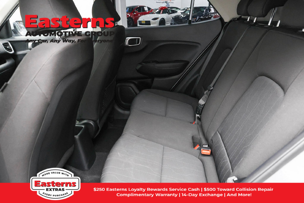 Used 2022 Hyundai Venue SE FWD image 22
