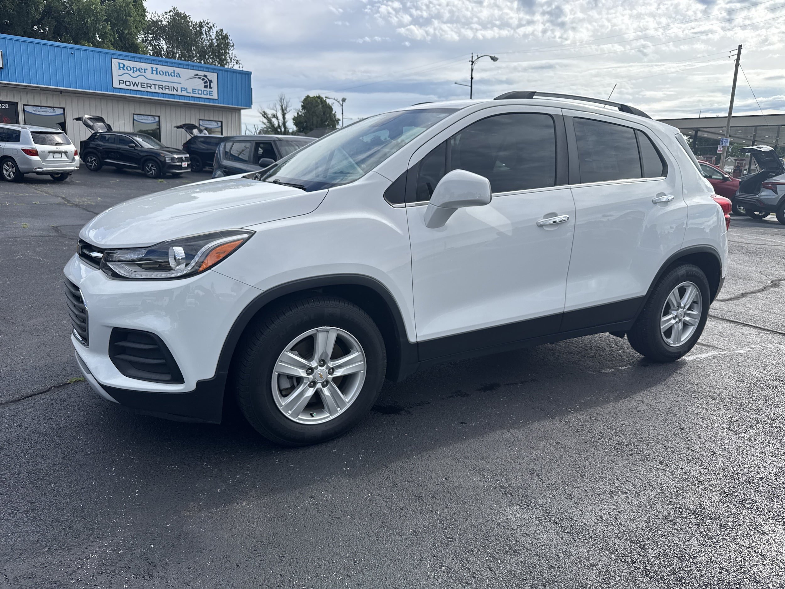 Used 2020 Chevrolet Trax LT w/ LT Convenience Package FWD image 2