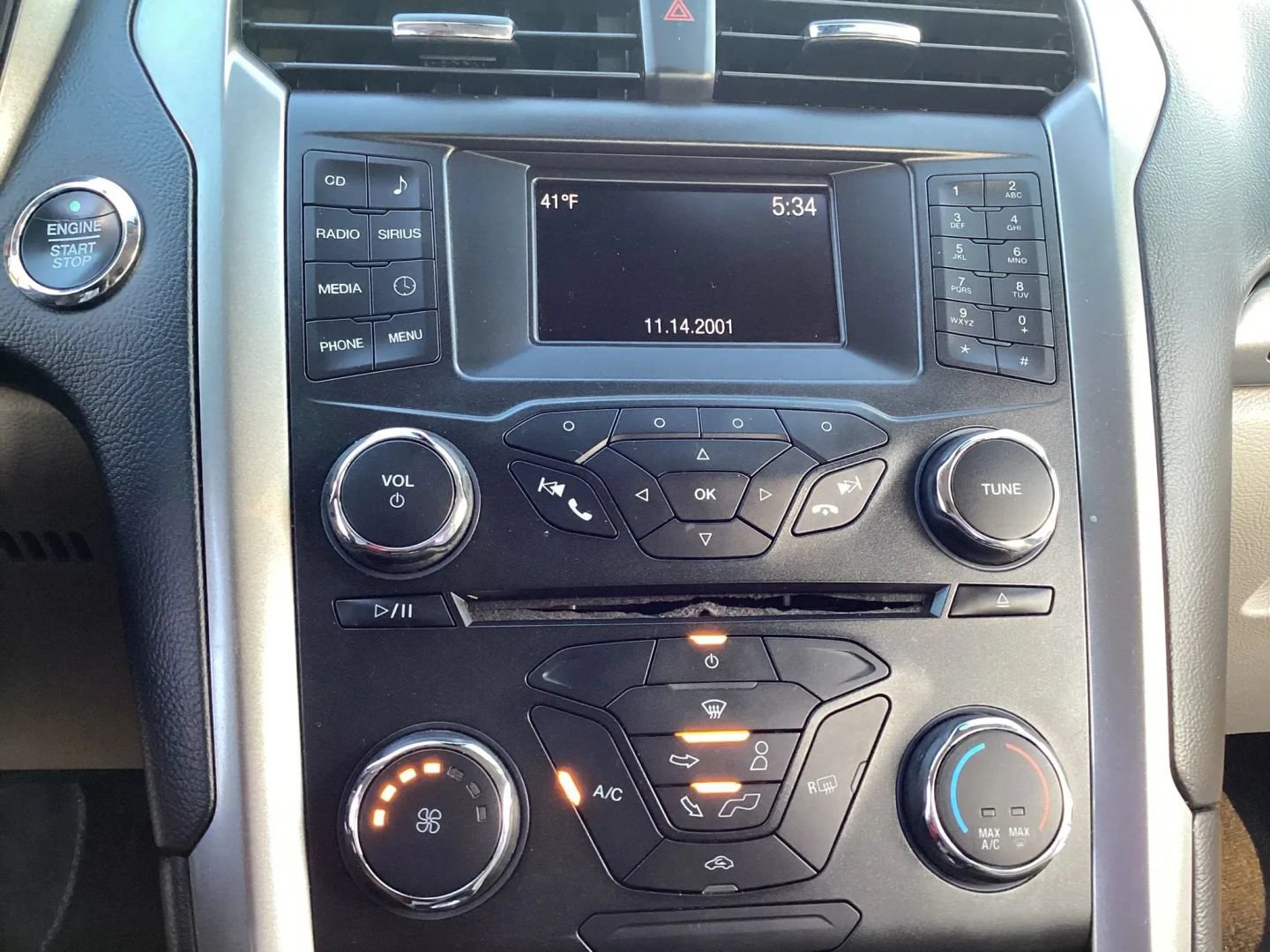 Used 2018 Ford Fusion SE FWD image 32