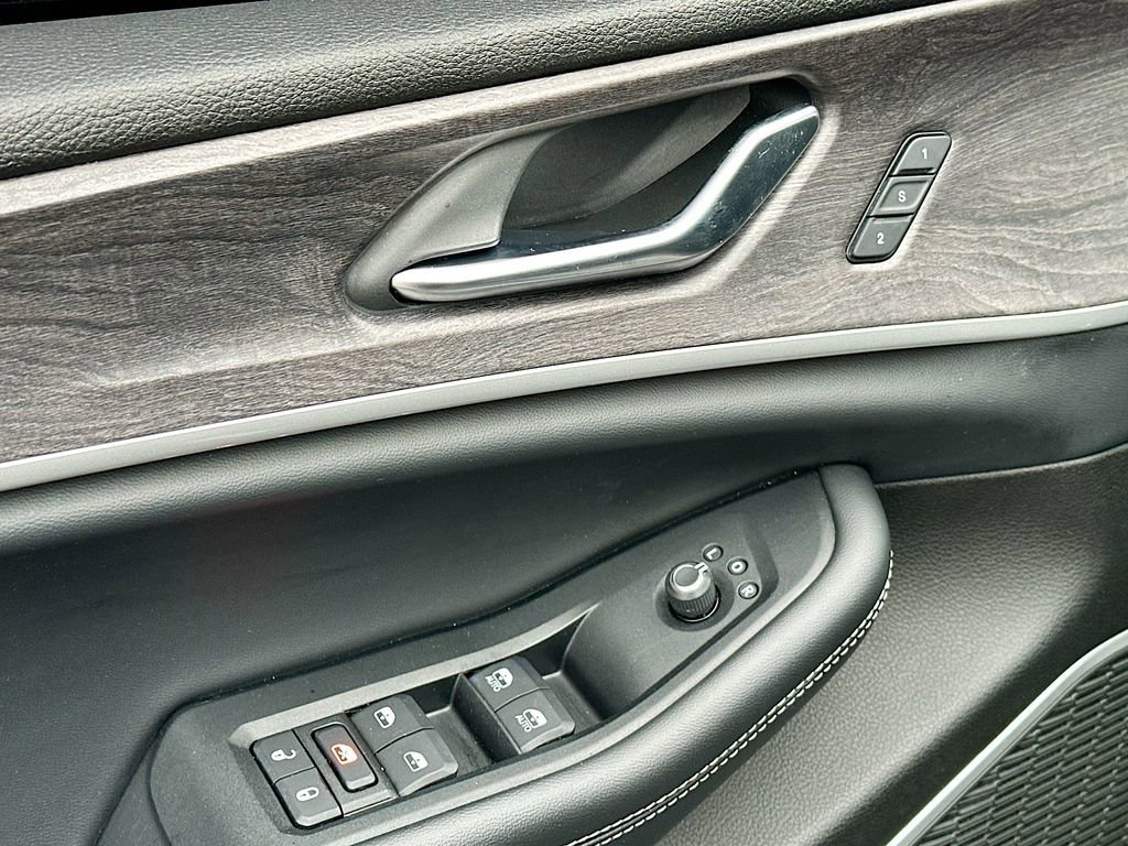 Used 2022 Jeep Grand Cherokee L Limited image 21