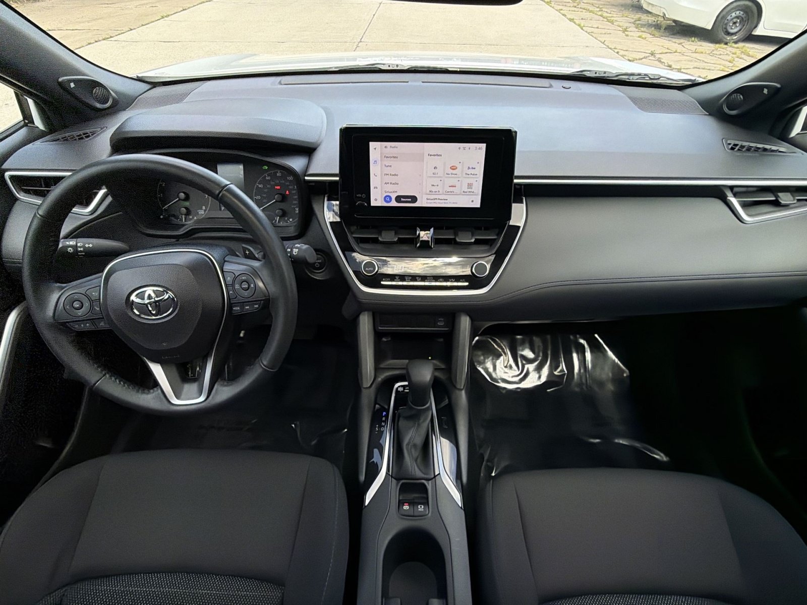 Used 2024 Toyota Corolla Cross AWD Hybrid w/ Moonroof Package image 38