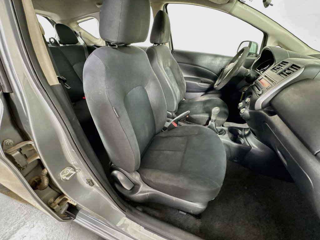 Used 2014 Nissan Versa Note S FWD image 30
