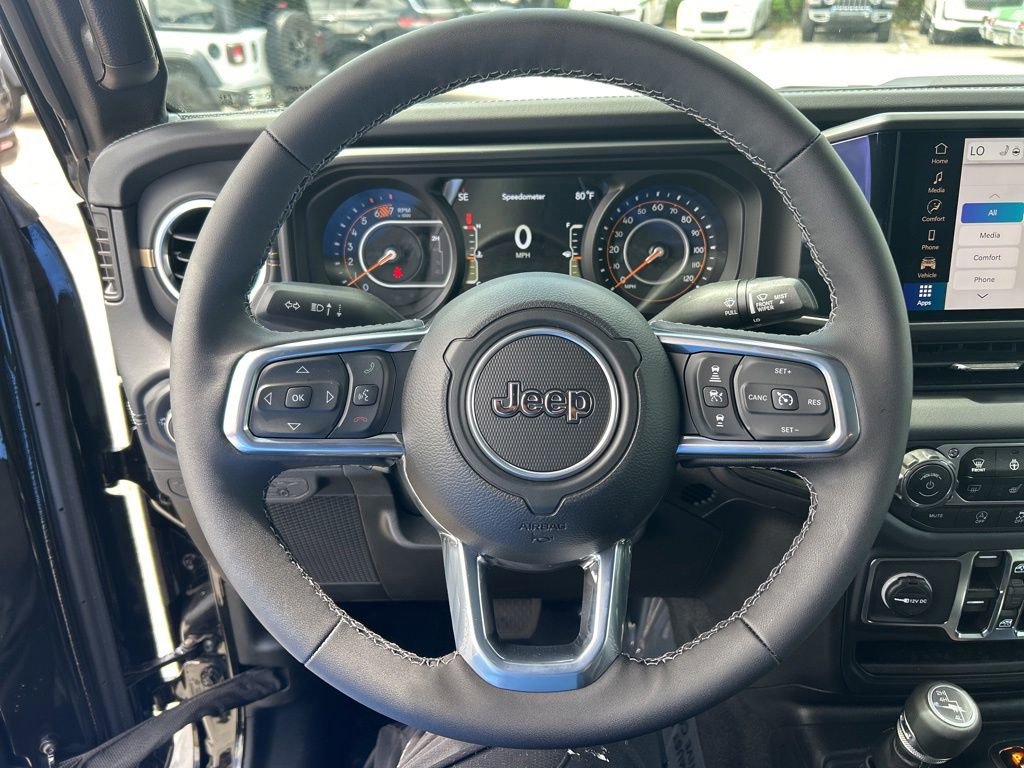 Used 2025 Jeep Wrangler Unlimited Sahara AWD/4WD image 15