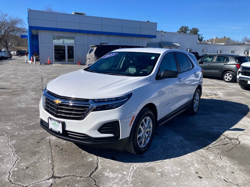 Used 2023 Chevrolet Equinox LS w/ LS Convenience Package image 3