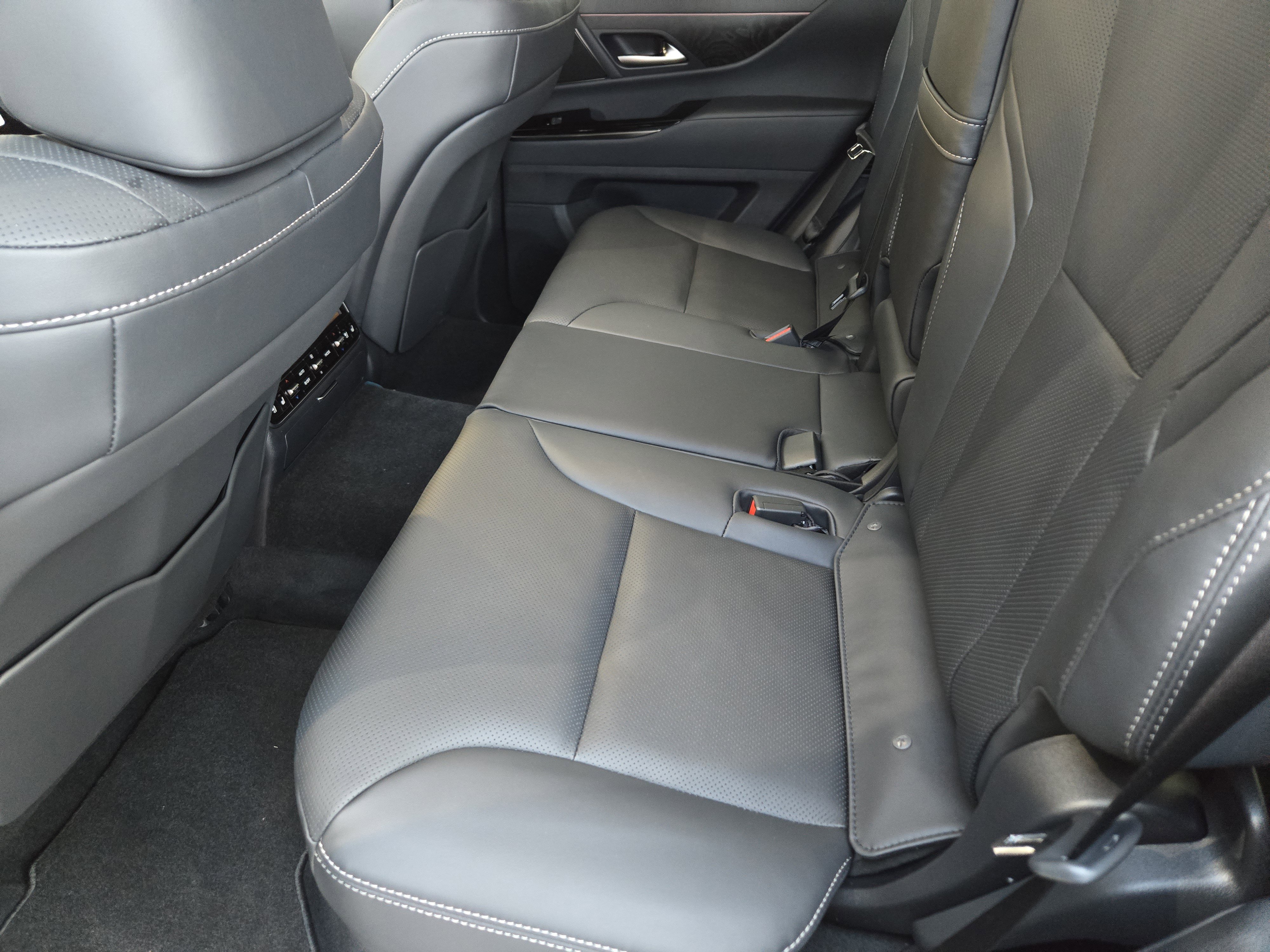 New 2026 Lexus LX 700h Luxury w/ Appearance Package AWD/4WD image 19
