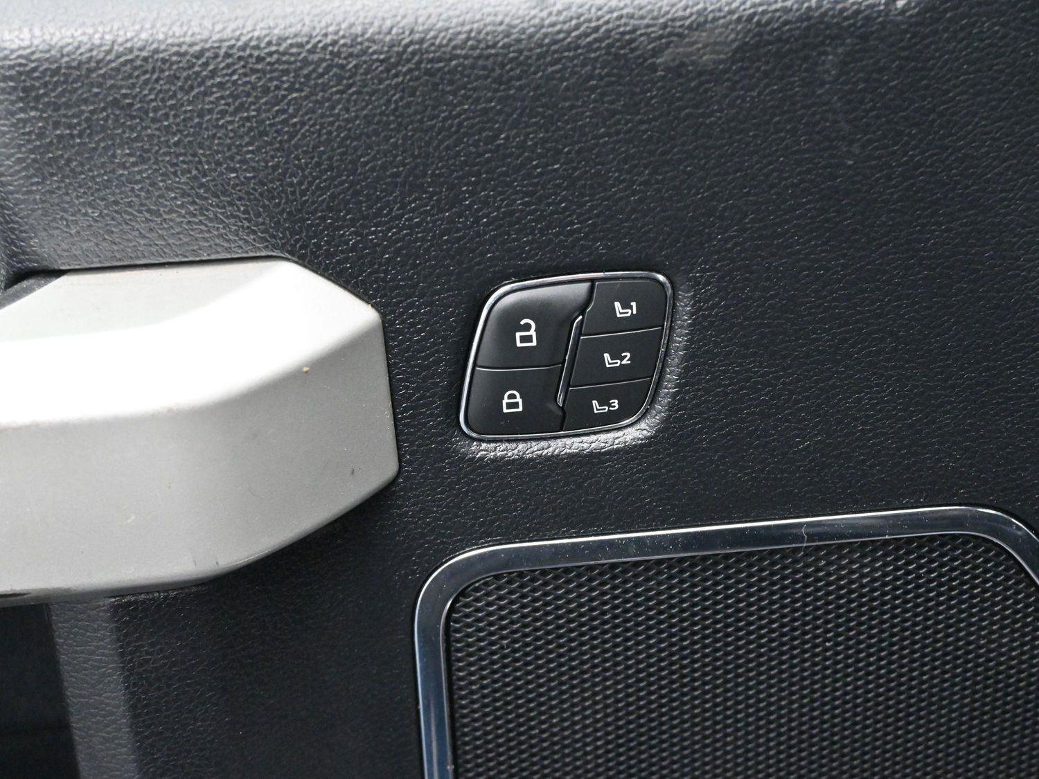 Used 2020 Ford F350 Lariat w/ Lariat Value Package image 12