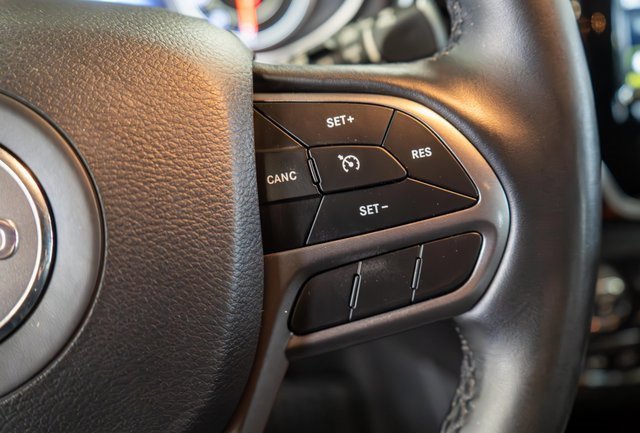 Used 2020 Jeep Cherokee Limited image 24