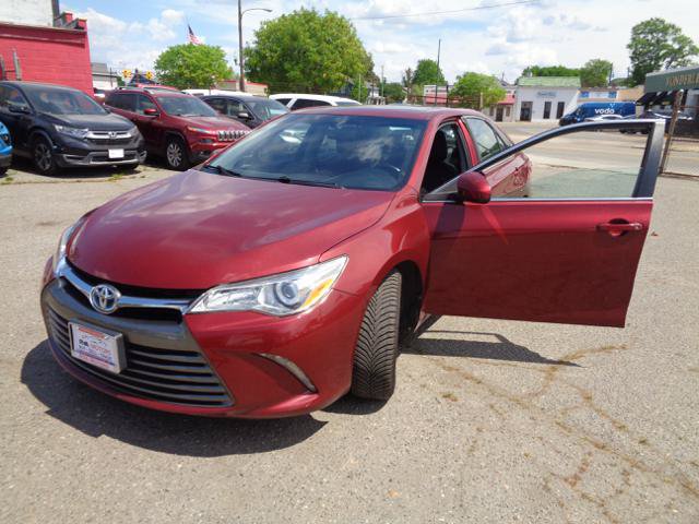 Used 2015 Toyota Camry XLE w/ Moonroof Package FWD image 26