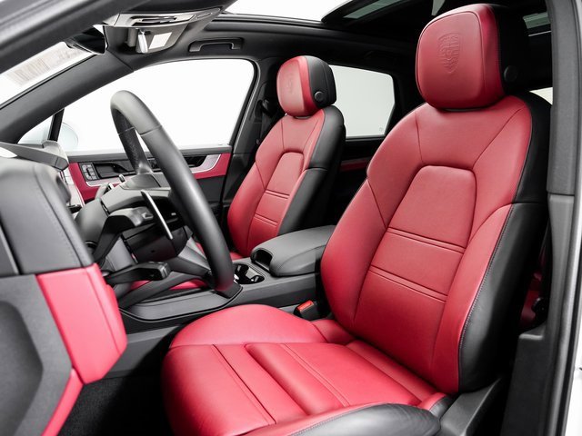 Used 2024 Porsche Cayenne image 5