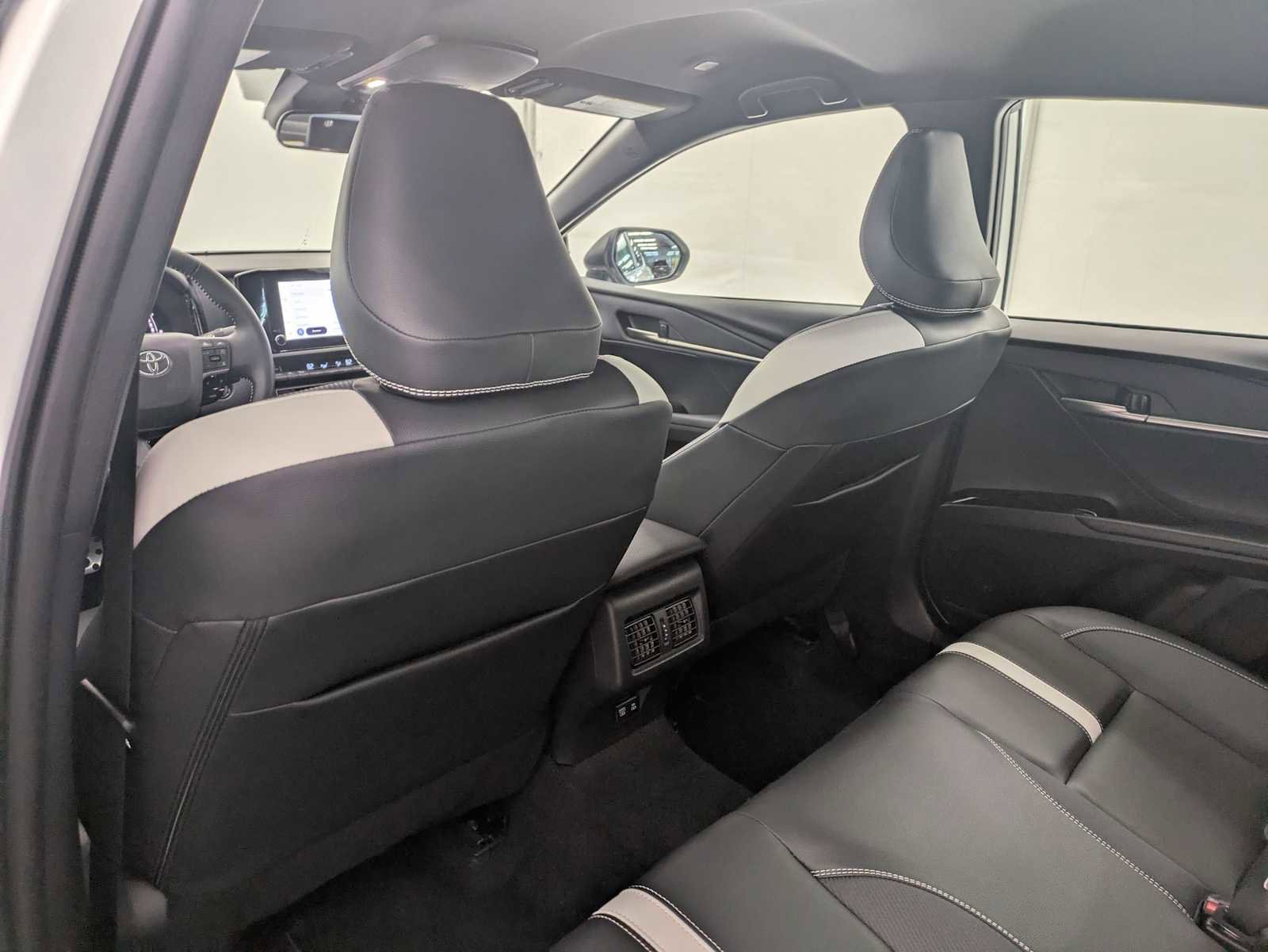 Used 2025 Toyota Camry SE image 19