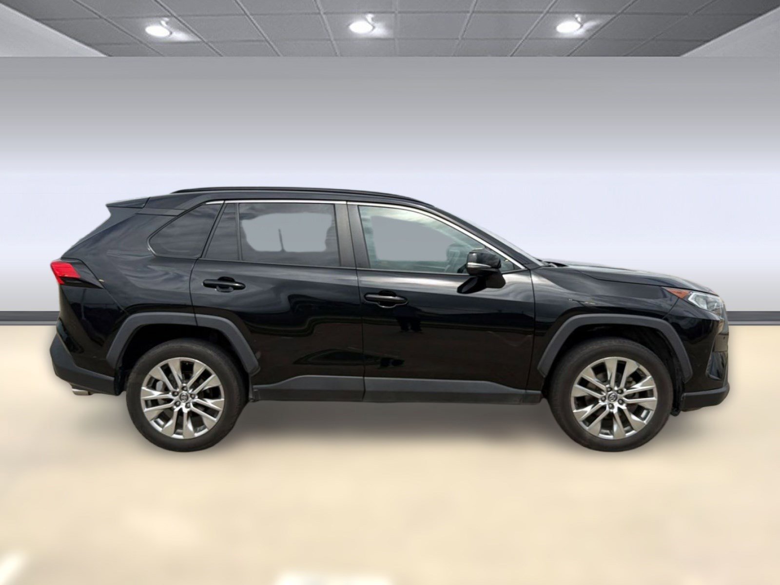 Used 2020 Toyota RAV4 XLE Premium image 8
