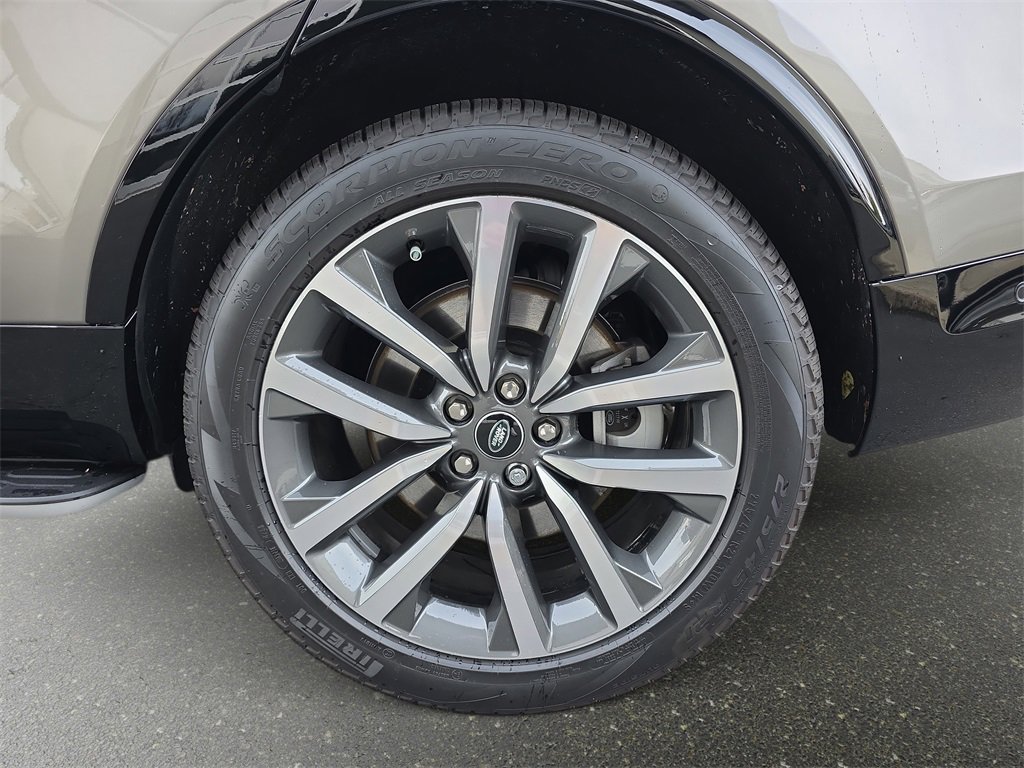 New 2025 Land Rover Discovery Dynamic SE image 36