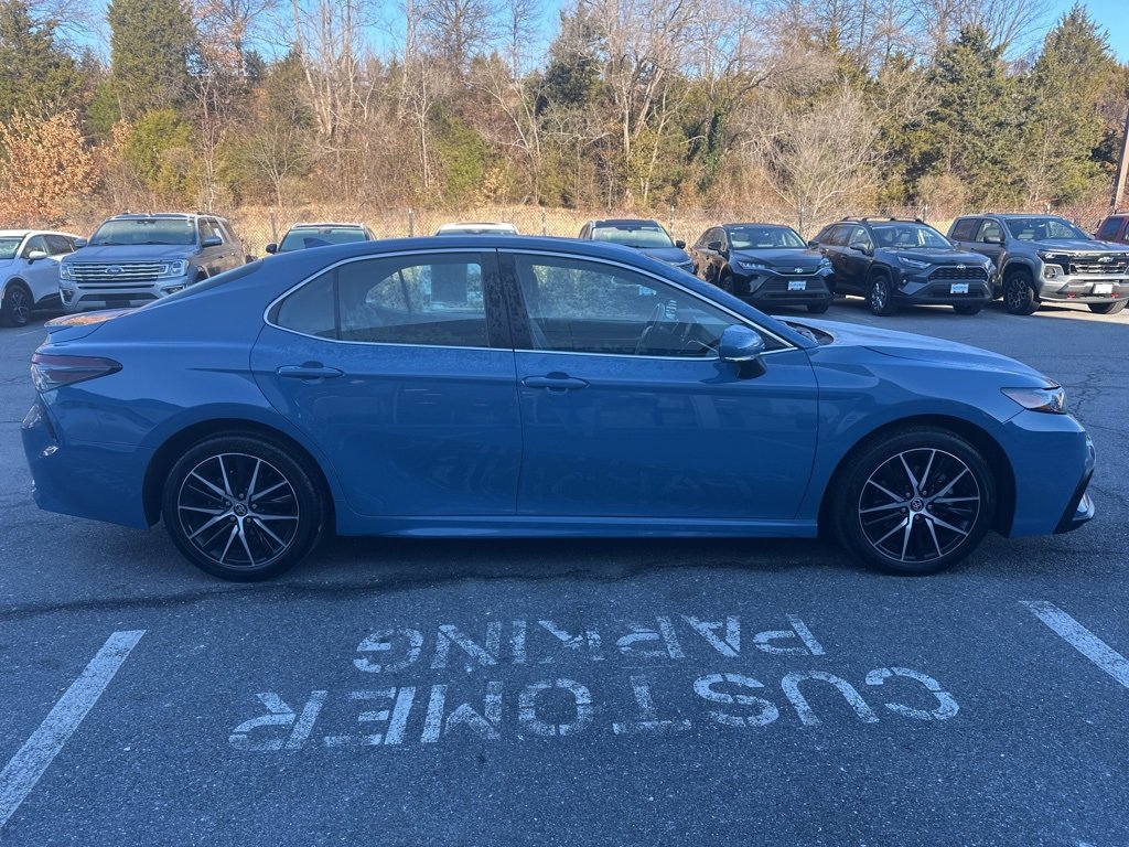 Used 2023 Toyota Camry SE image 4