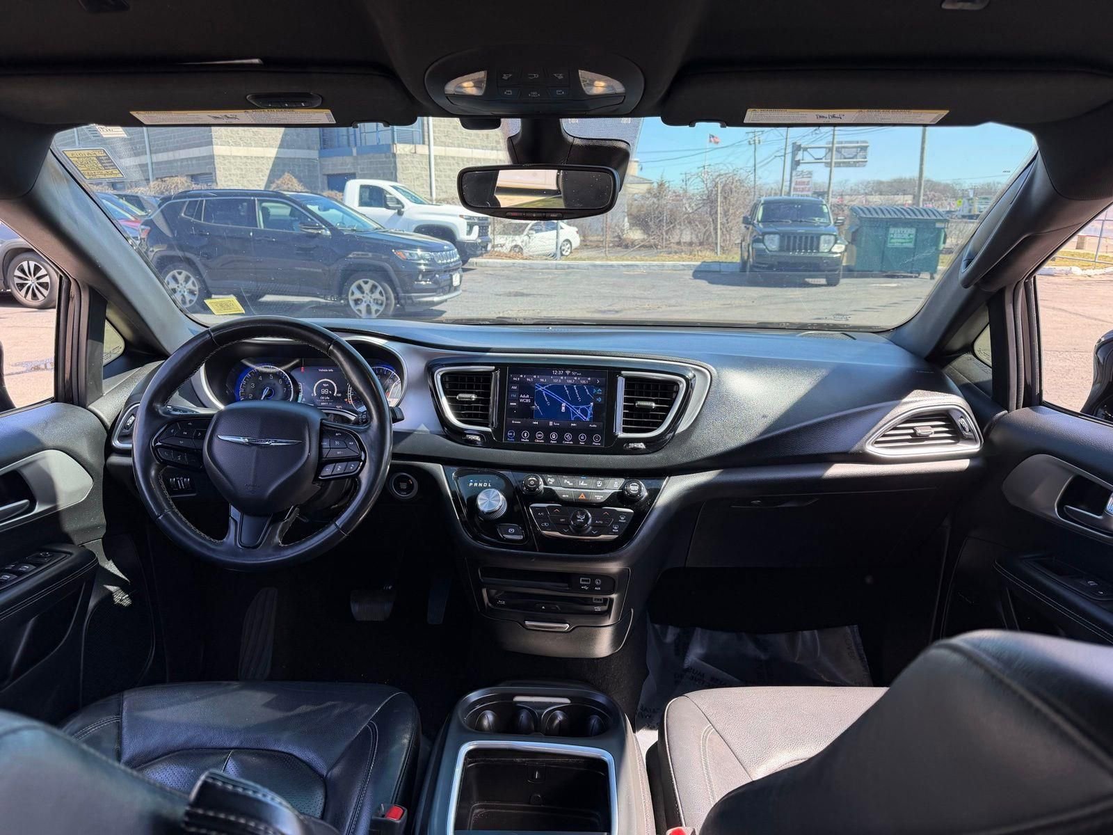 Used 2019 Chrysler Pacifica Touring-L Plus w/ Advanced Safetytec Group image 16