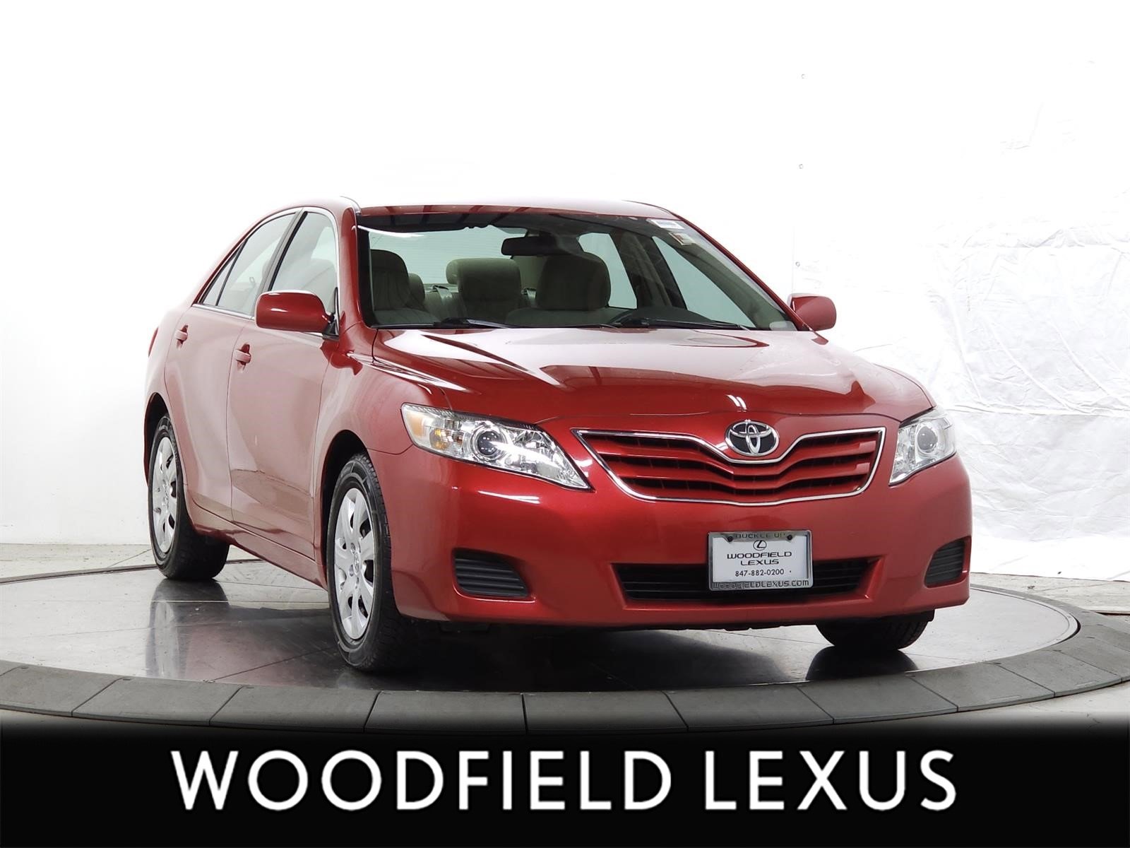 Used 2011 Toyota Camry LE image 1