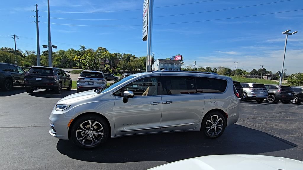 New 2026 Chrysler Pacifica Pinnacle w/ Trailer Tow Group FWD image 5