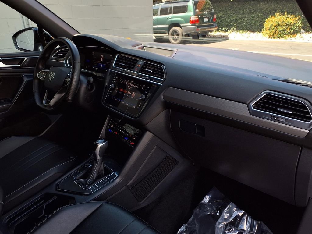 Used 2023 Volkswagen Tiguan SE R-Line FWD image 23