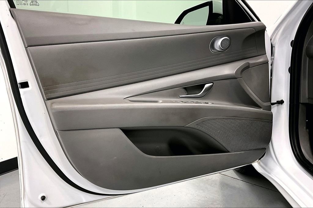 Used 2022 Hyundai Elantra Blue FWD image 20