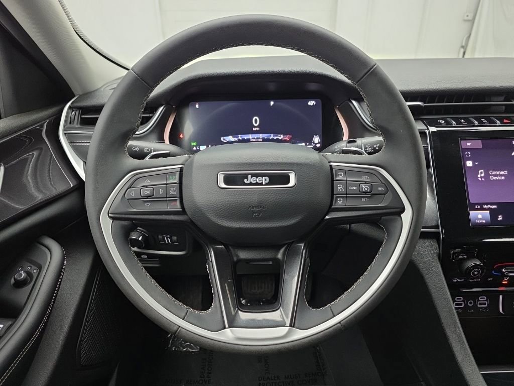 Used 2023 Jeep Grand Cherokee Laredo image 23