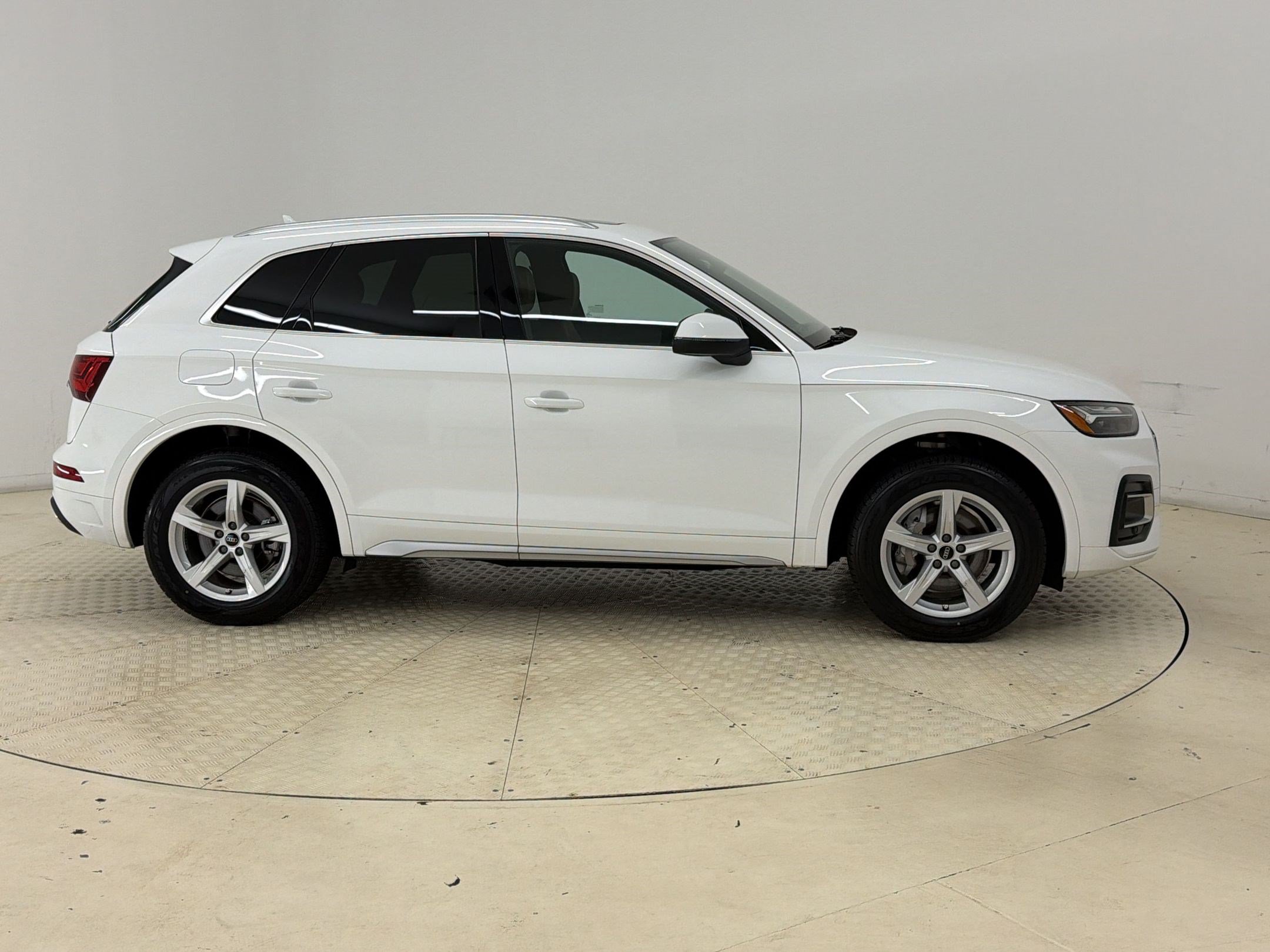 Used 2023 Audi Q5 2.0T Premium w/ Convenience Package AWD/4WD image 8