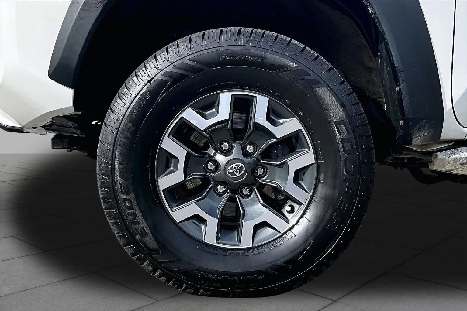 Used 2023 Toyota Tacoma TRD Off-Road AWD/4WD image 11