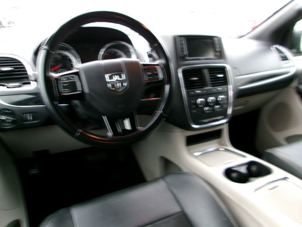 Used 2020 Dodge Grand Caravan SXT image 9