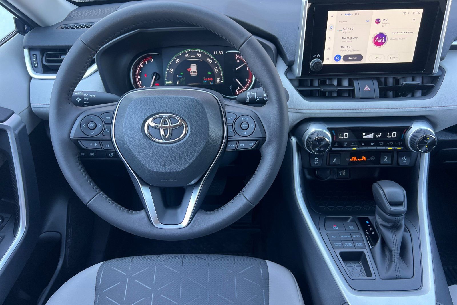 Used 2025 Toyota RAV4 XLE w/ Convenience Package AWD/4WD image 11