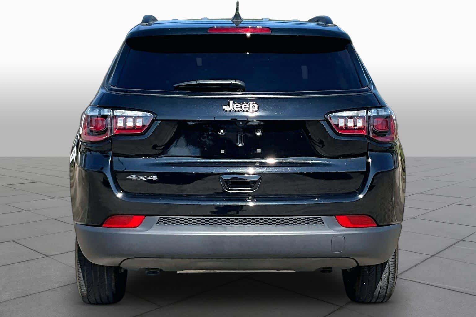 Used 2025 Jeep Compass Latitude w/ Altitude Special Edition AWD/4WD image 5