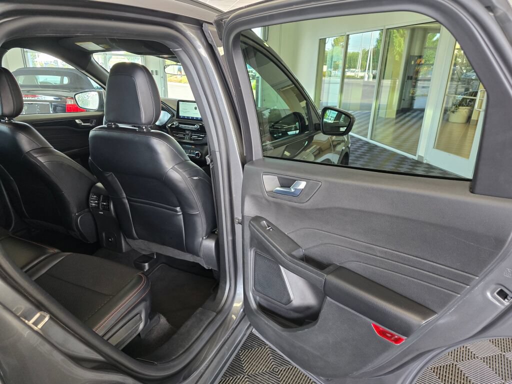 Used 2025 Ford Escape ST-Line Select AWD/4WD image 38
