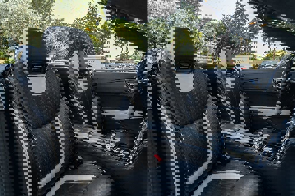 Used 2015 Mercedes-Benz SL 550 image 21