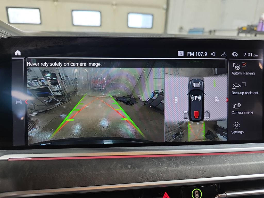 Used 2022 BMW X7 M50i w/ Dynamic Handling Package image 23