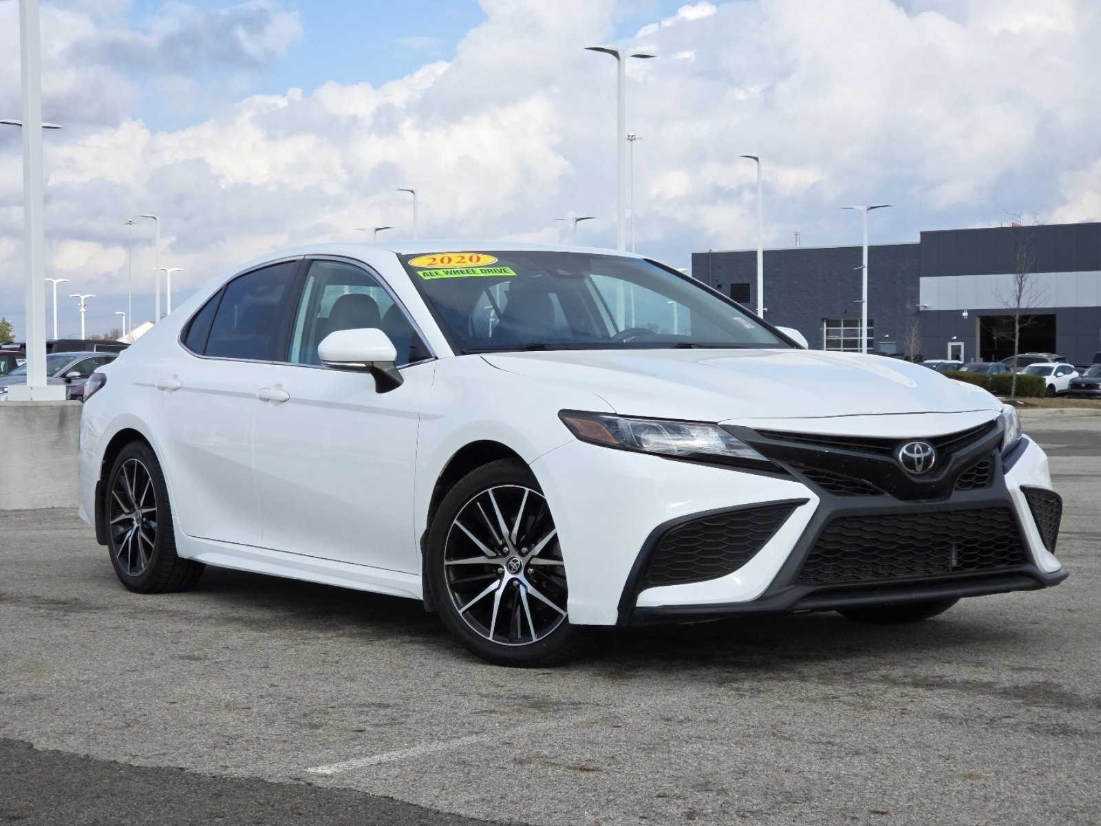 Used 2022 Toyota Camry SE video 2