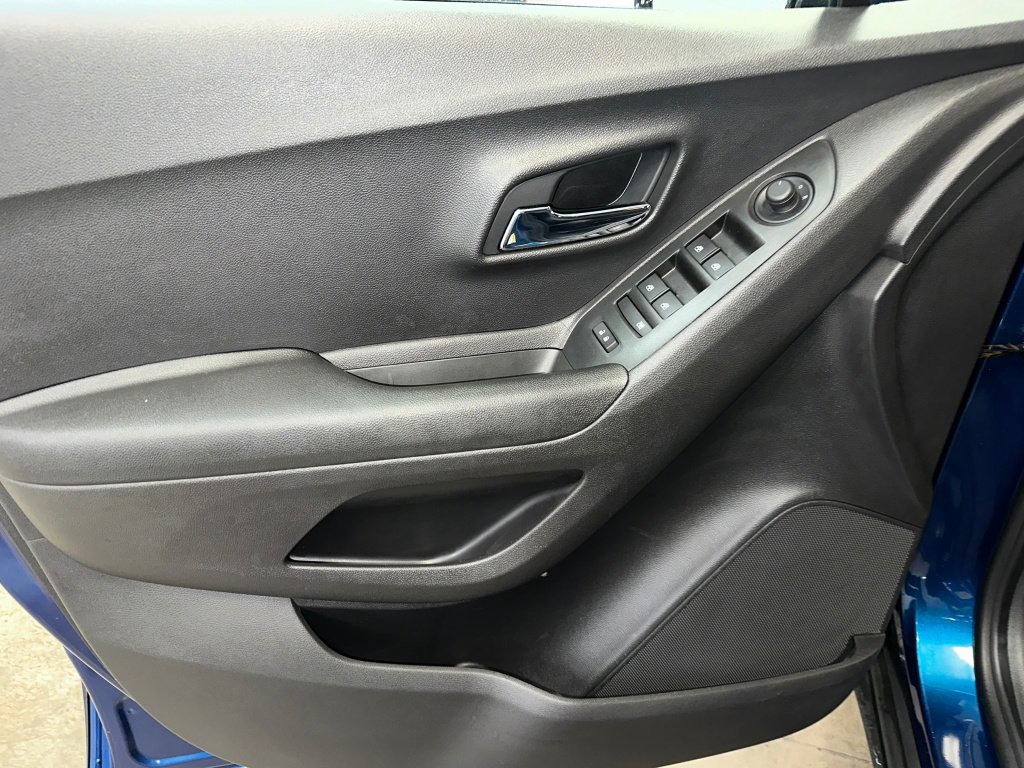 Used 2020 Chevrolet Trax LT w/ Driver Confidence Package image 7