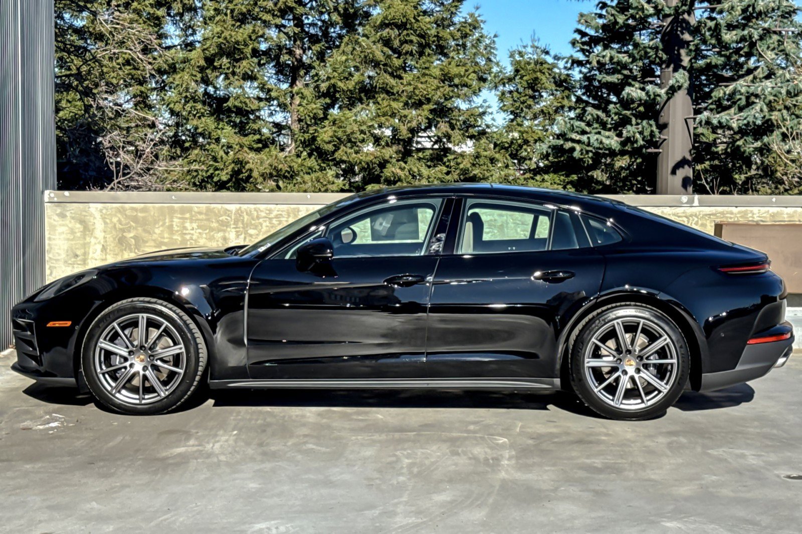 New 2025 Porsche Panamera image 2