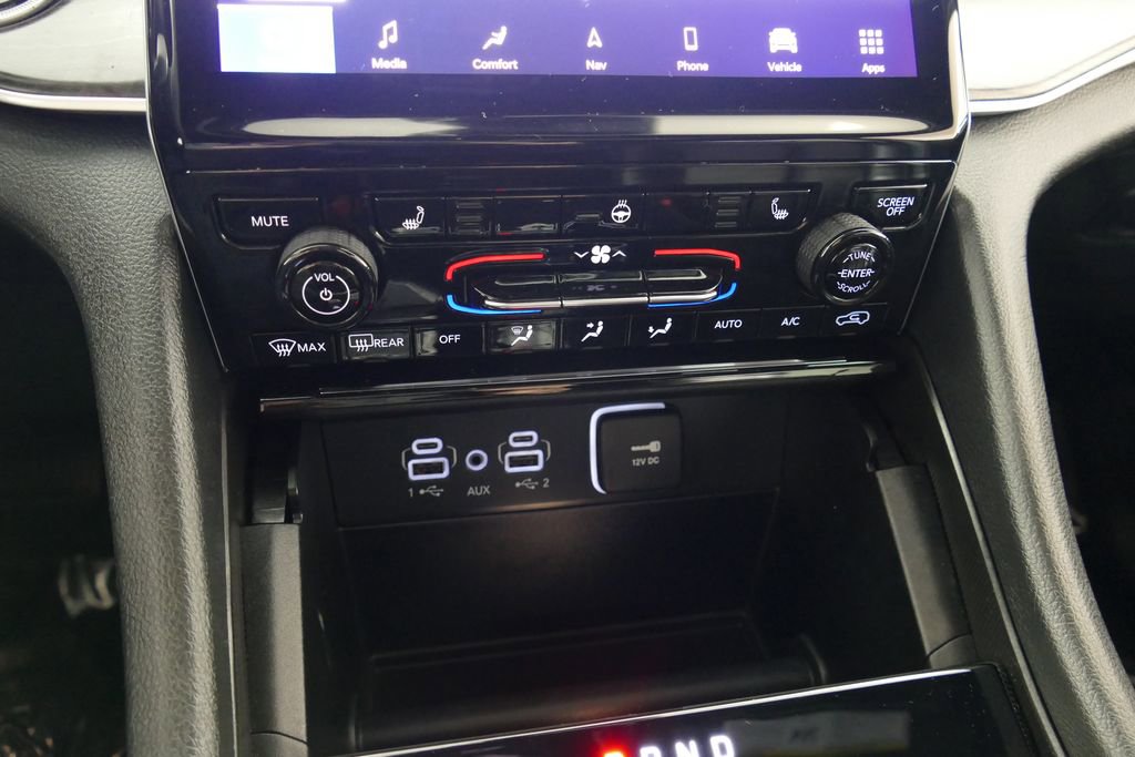 Used 2024 Jeep Grand Cherokee Limited w/ Black Appearance Package image 12