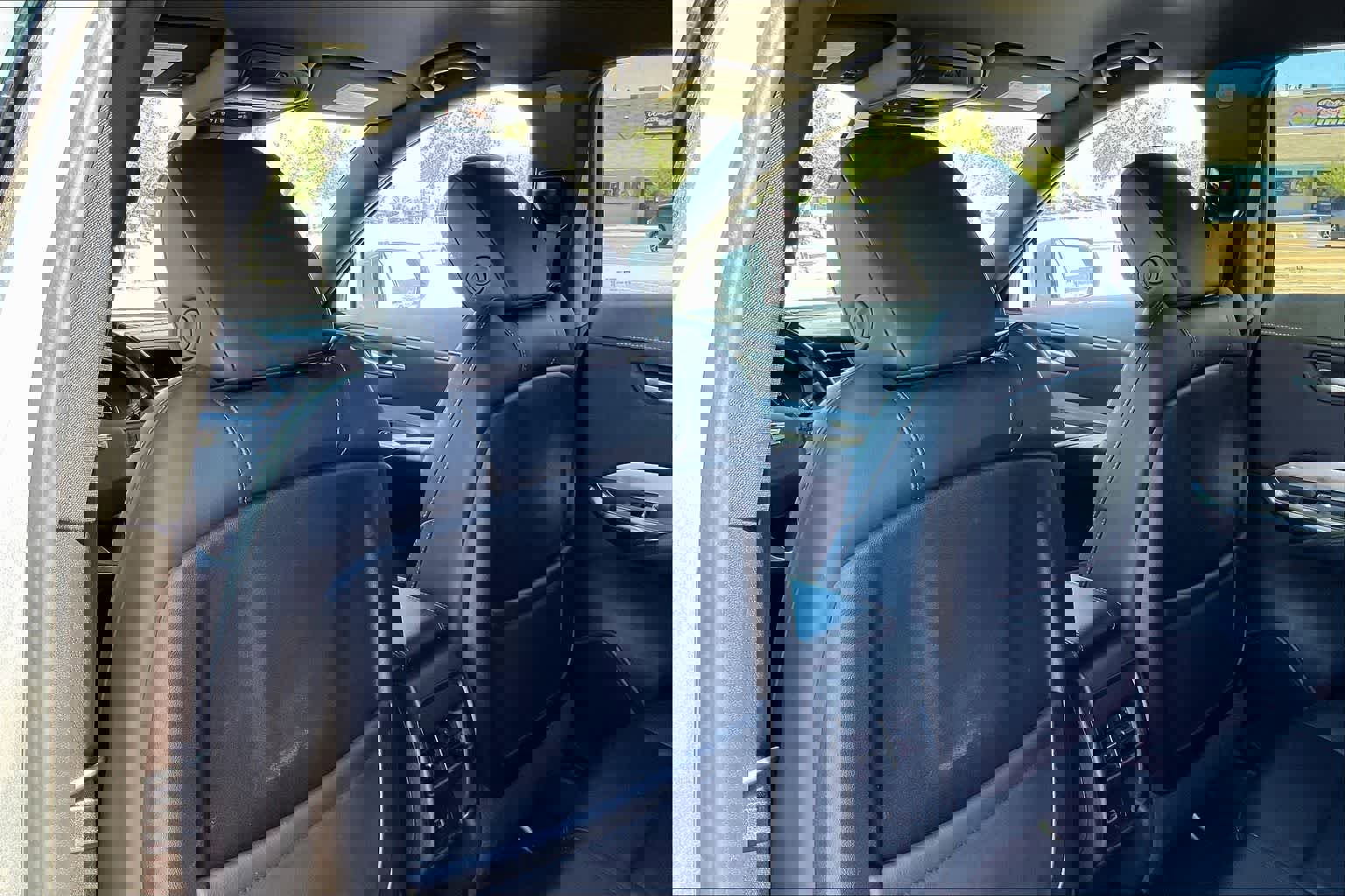 Used 2023 Cadillac XT4 Premium Luxury image 11