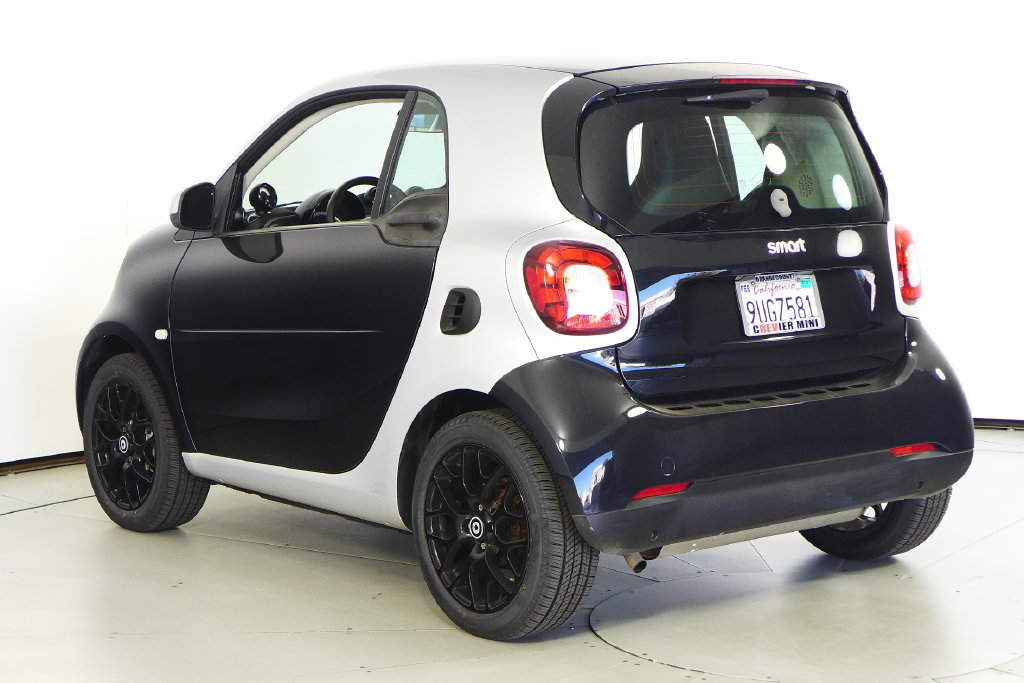 Used 2016 smart fortwo Proxy RWD image 8