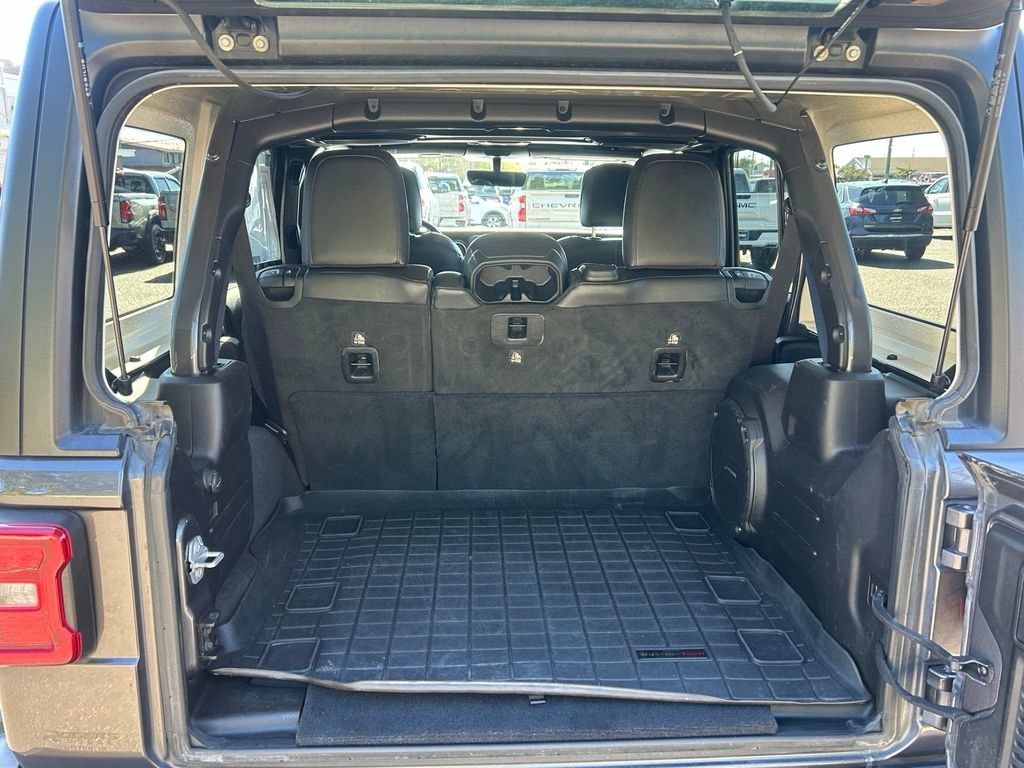 Used 2019 Jeep Wrangler Unlimited Sahara AWD/4WD image 39