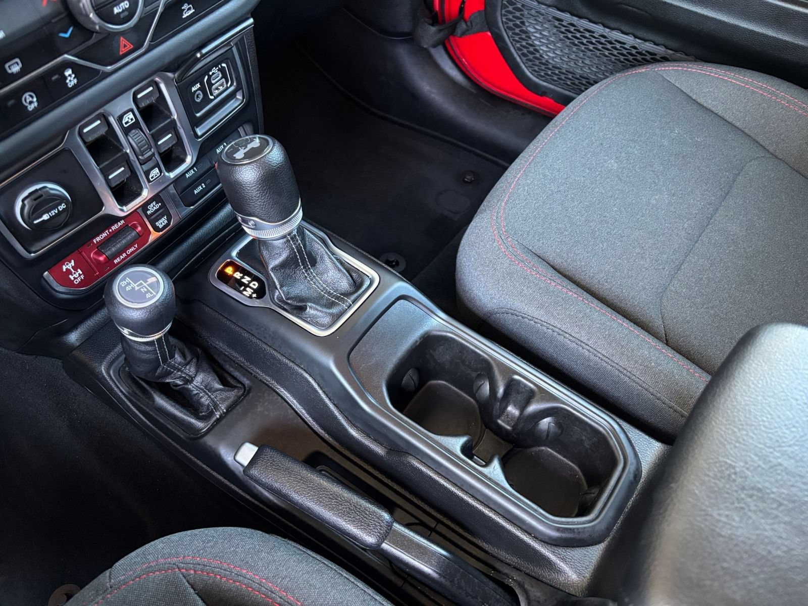 Used 2025 Jeep Wrangler Unlimited Rubicon AWD/4WD image 40
