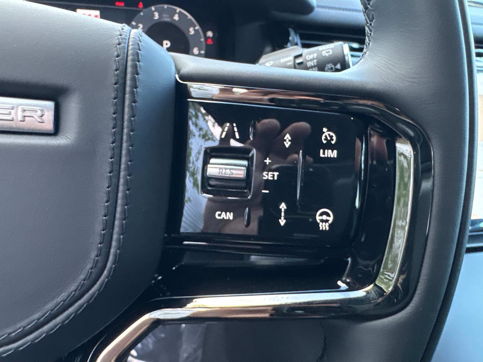 New 2026 Land Rover Range Rover Velar Dynamic SE image 30