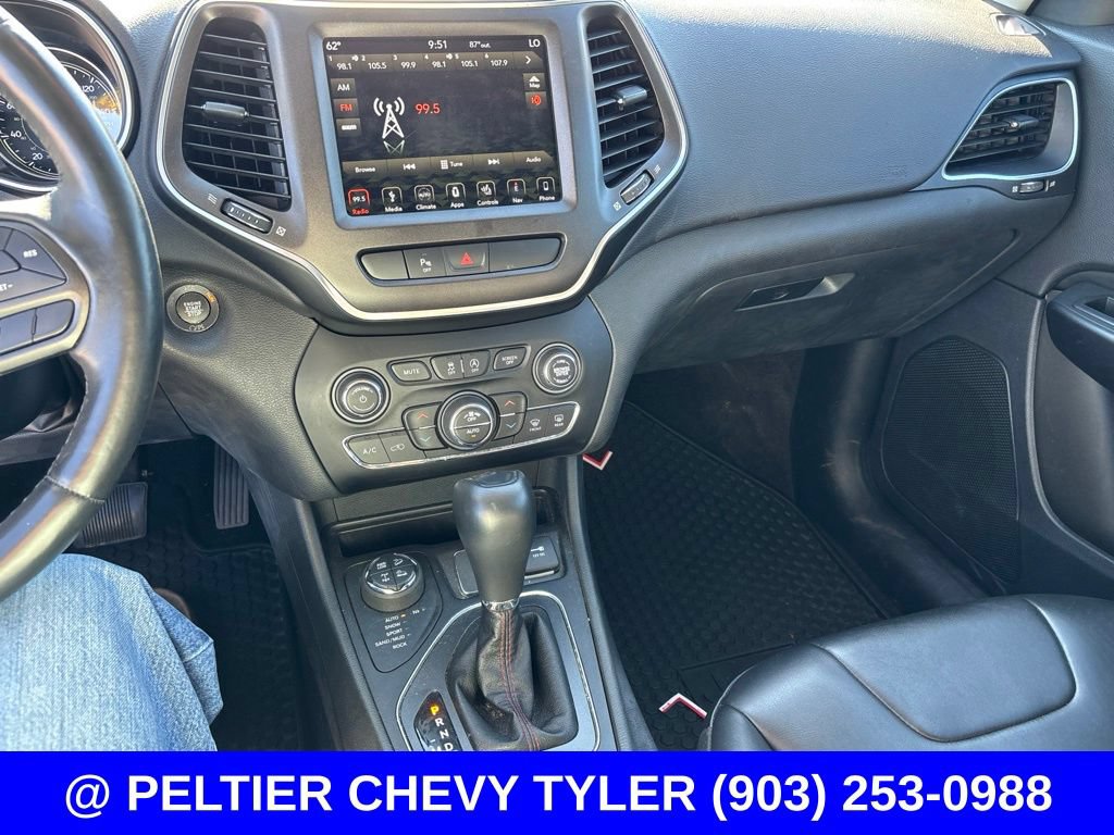 Used 2019 Jeep Cherokee Trailhawk w/ Cold Weather Group AWD/4WD image 16