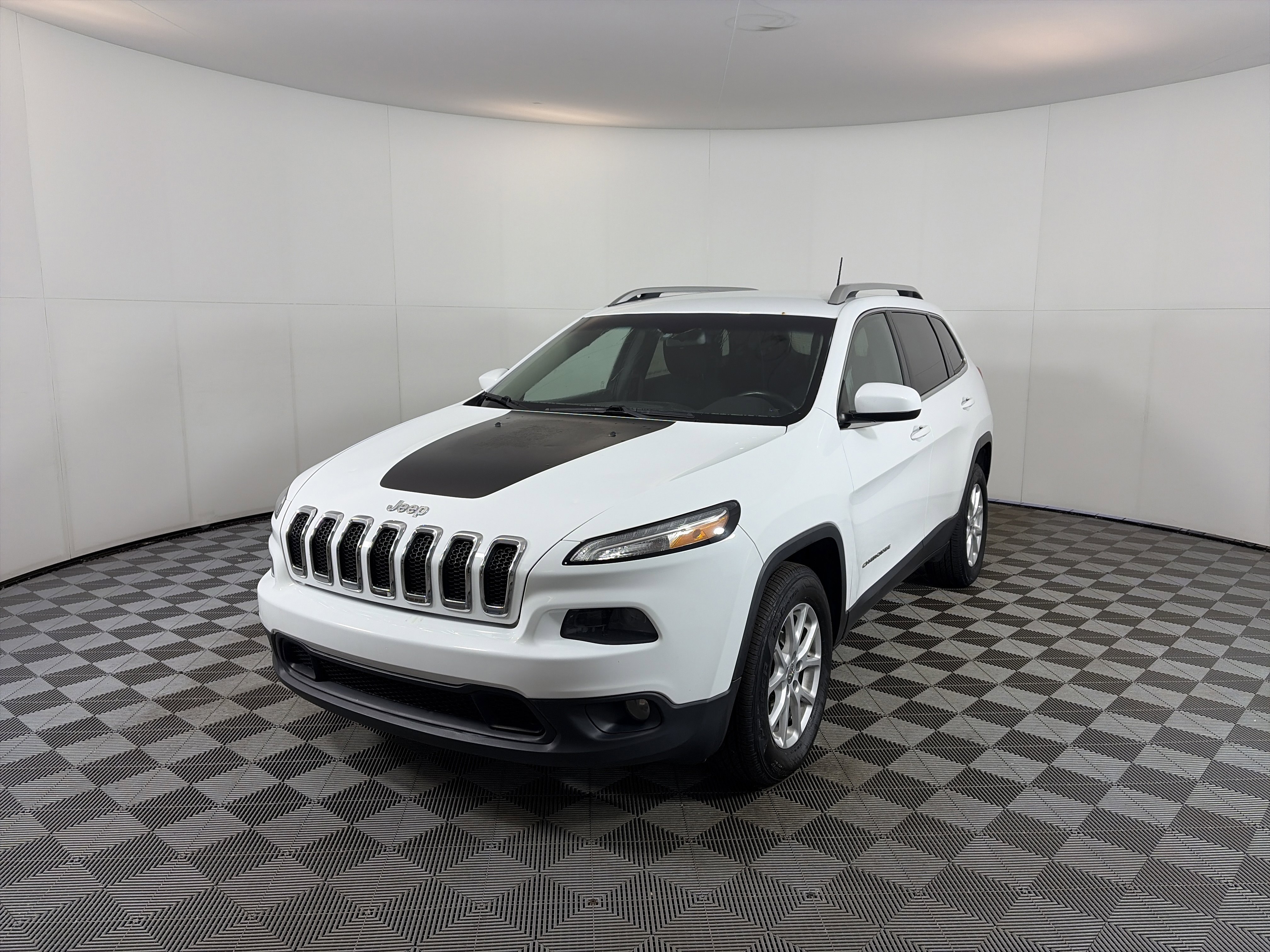 Used 2016 Jeep Cherokee Latitude image 2